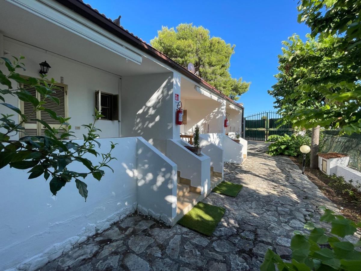 Appartamenti Le Porte Del Gargano В'єсте Екстер'єр фото