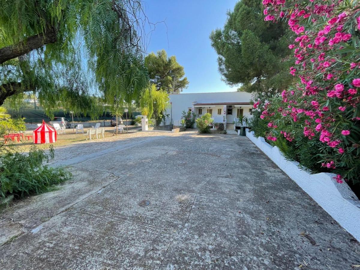 Appartamenti Le Porte Del Gargano В'єсте Екстер'єр фото